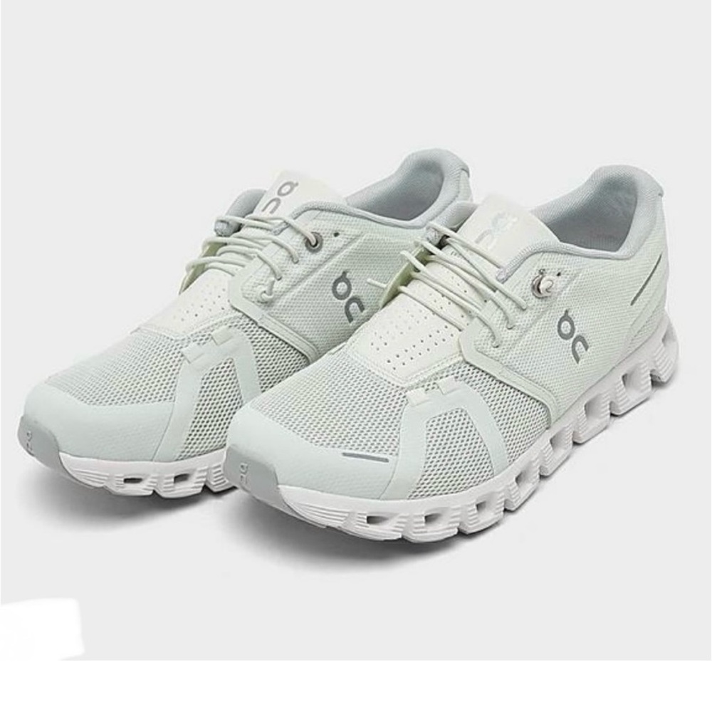 On cloud 5 men’s size 11 NWT white